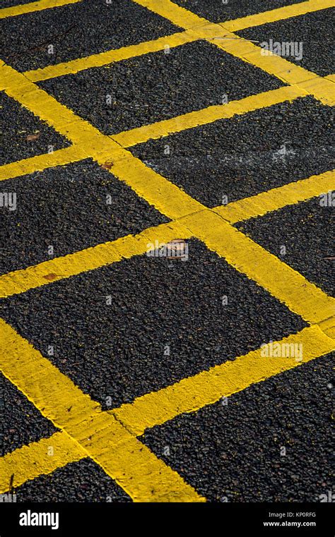 yellow box road marking